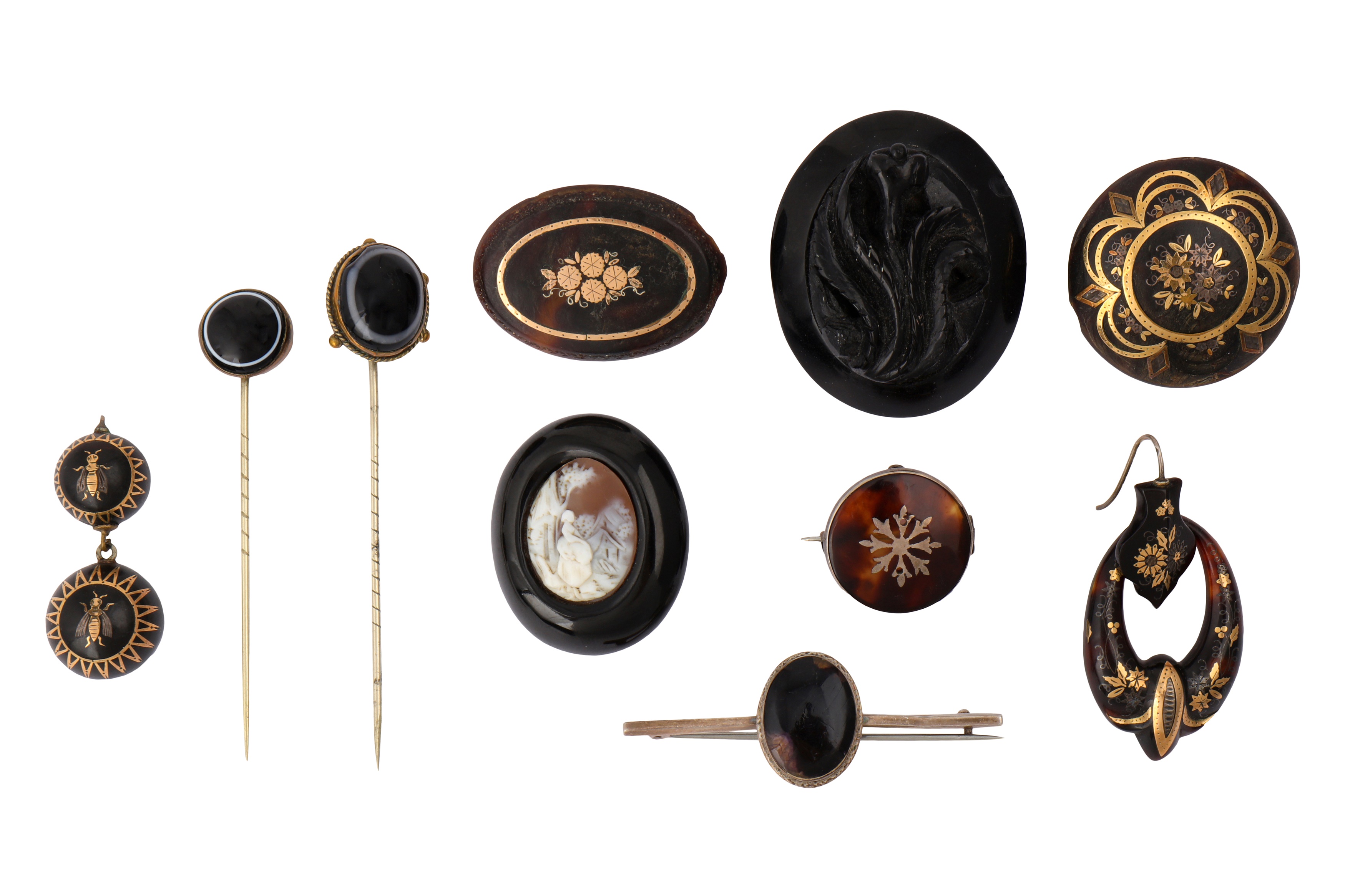 A GROUP OF MOURNING JEWELLERY