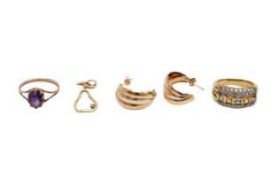 A COLLECTION OF JEWELLERY