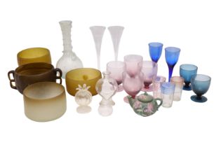 A MIXED GROUP OF GLASSWARE