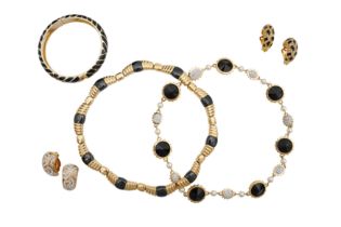 A GROUP OF COSTUME JEWELLERY INCLUDING NINA RICCI