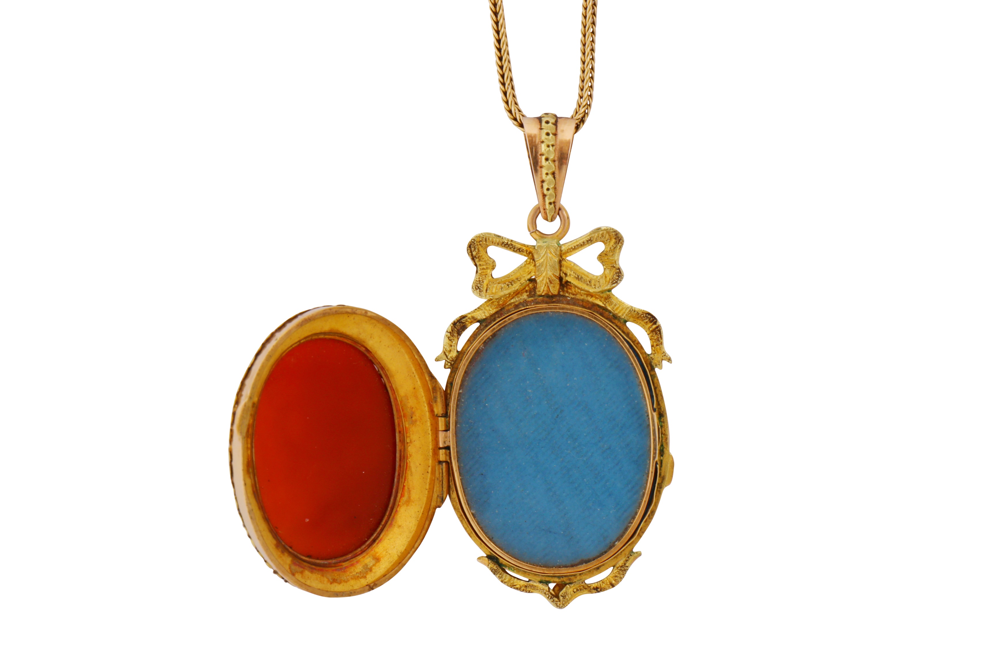 A CAMEO LOCKET AND CHAIN - Image 3 of 4