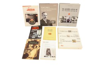 Various Leica Literature and collectors guides in German.