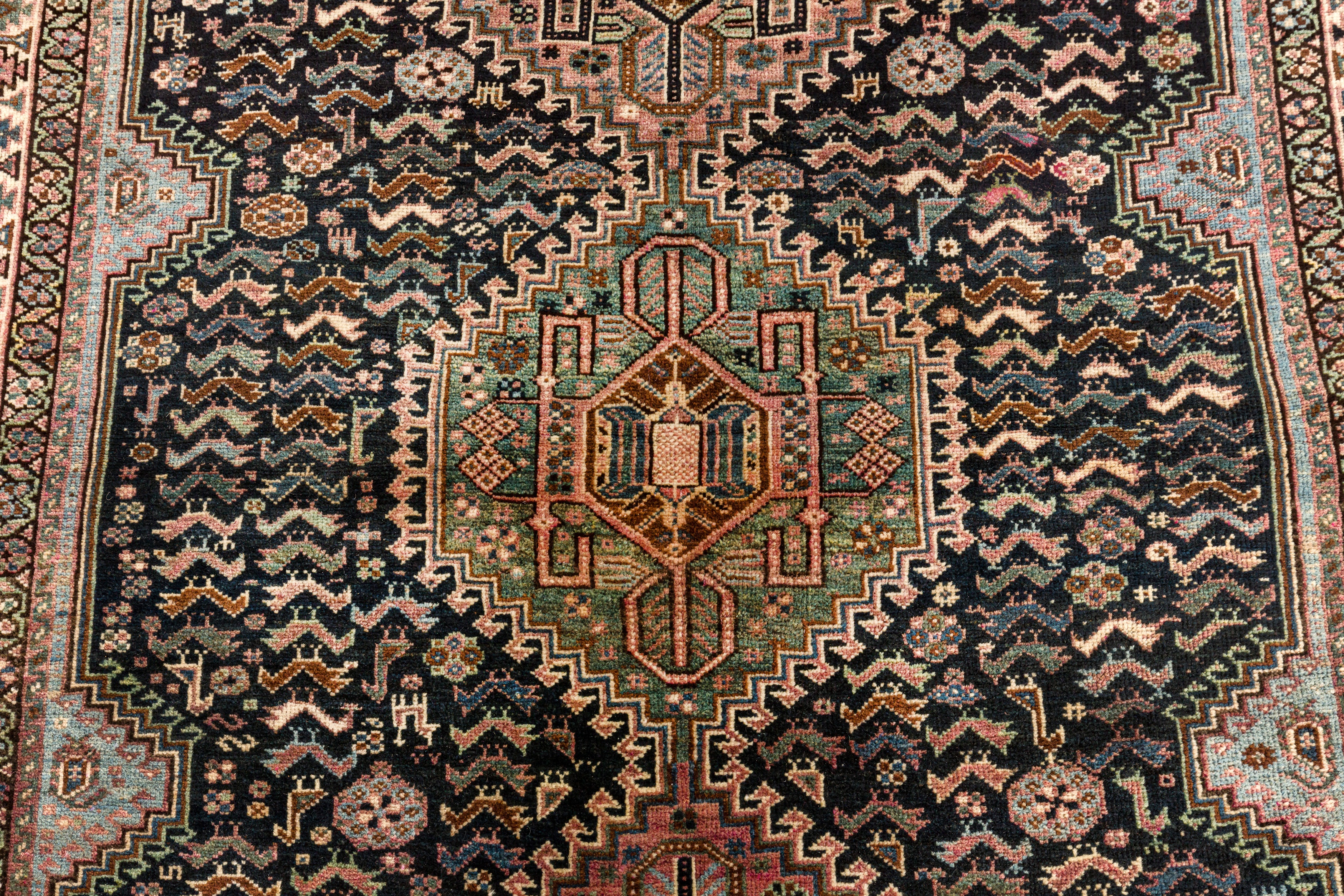 AN ANTIQUE QASHQAI RUG, SOUTH-WEST PERSIA - Image 4 of 8