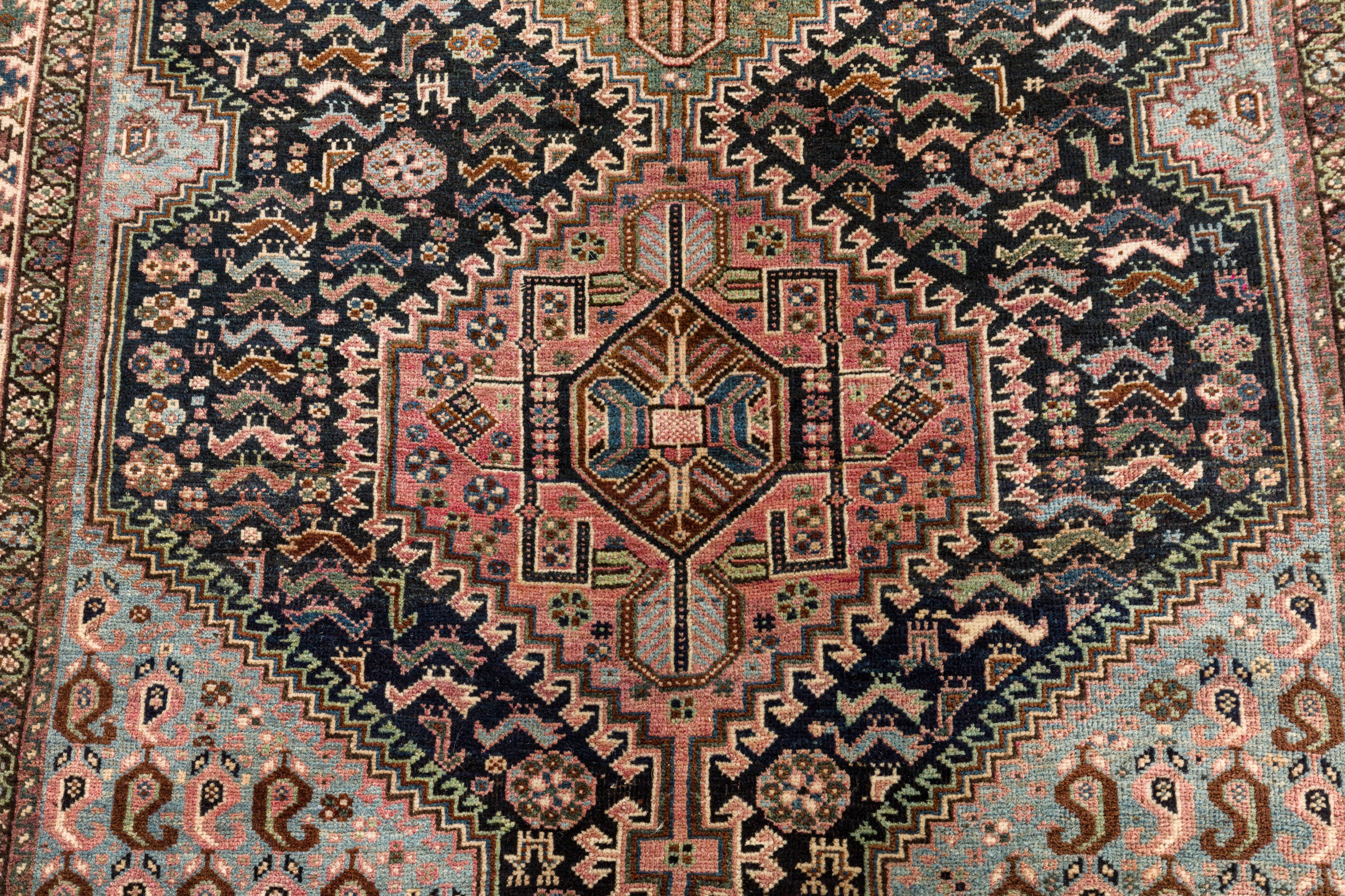 AN ANTIQUE QASHQAI RUG, SOUTH-WEST PERSIA - Image 5 of 8
