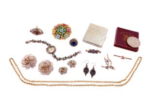 A GROUP OF JEWELLERY