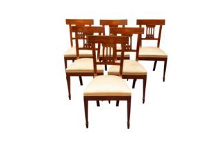 A SET OF SIX WALNUT BAR BACK DINING CHAIRS, 20TH CENTURY