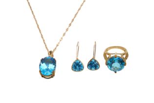 A COLLECTION OF BLUE TOPAZ JEWELLERY