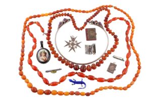 A GROUP OF SILVER, AMBER AND COSTUME JEWELLERY