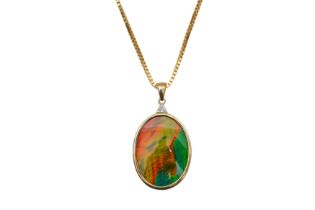 A 9CT GOLD AMMOLITE-TRIPLET PENDANT NECKLACE