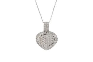 A DIAMOND HEART PENDANT NECKLACE