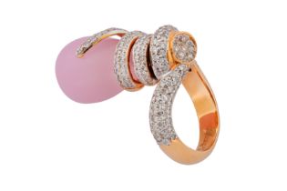 DE GRISOGONO Ι A ROSE QUARTZ AND DIAMOND RING