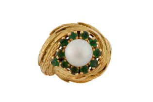 A CULTURED PEARL AND EMERALD RING
