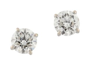 A PAIR OF DIAMOND STUD EARRINGS