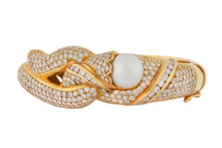 A PEARL AND DIAMOND BANGLE