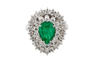 AN EMERALD AND DIAMOND CLUSTER RING