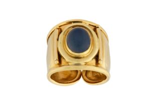 A BLUE AGATE RING