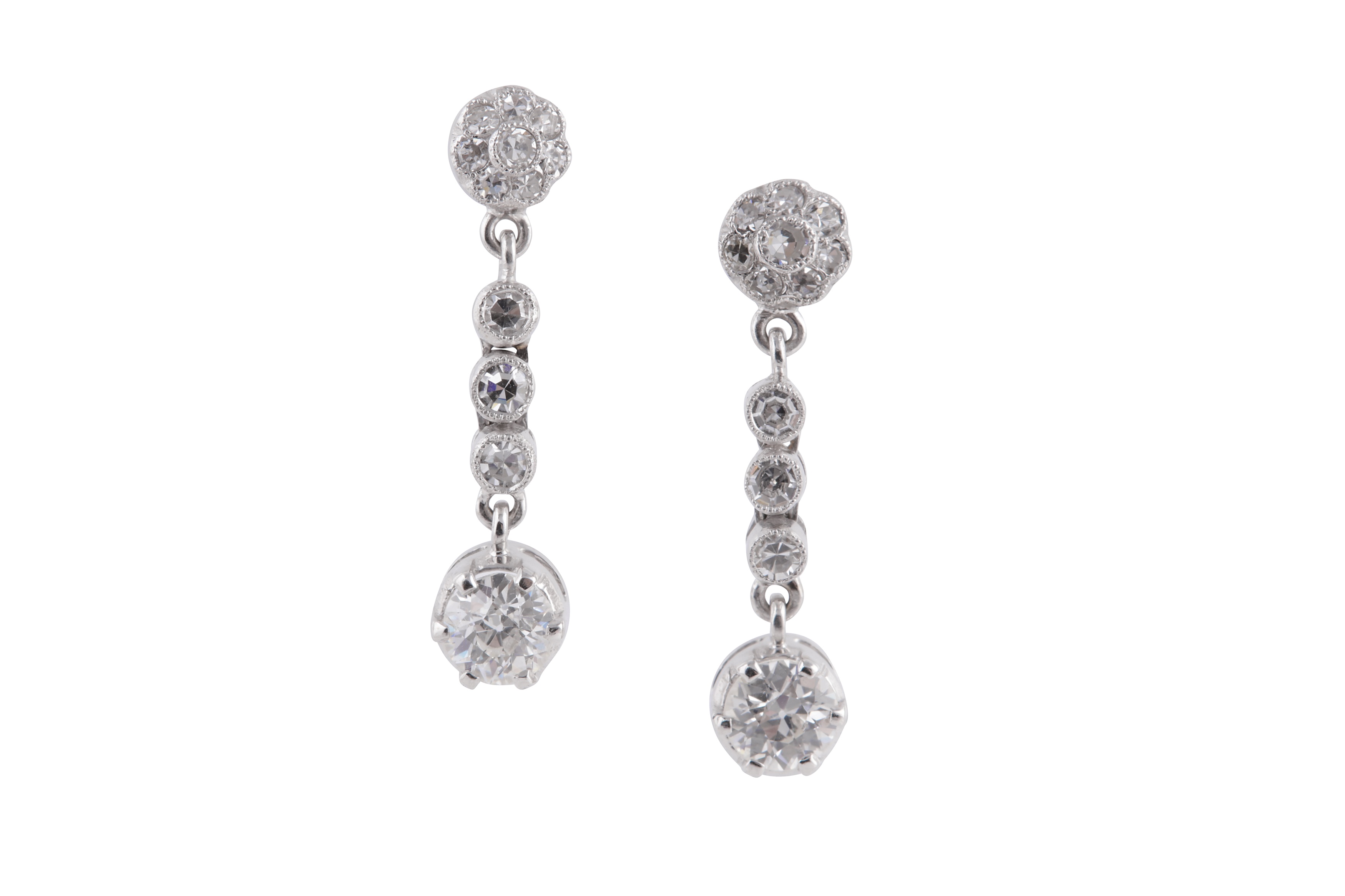 A PAIR OF DIAMOND DROP EARRINGS