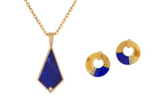 A LAPIS LAZULI DIAMOND PENDANT NECKLACE AND EARRING SUITE, CIRCA 1989