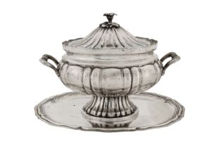 A mid-20th century Italian 800 standard silver soup tureen on stand, Naples circa 1965-8 by Ciro Jac