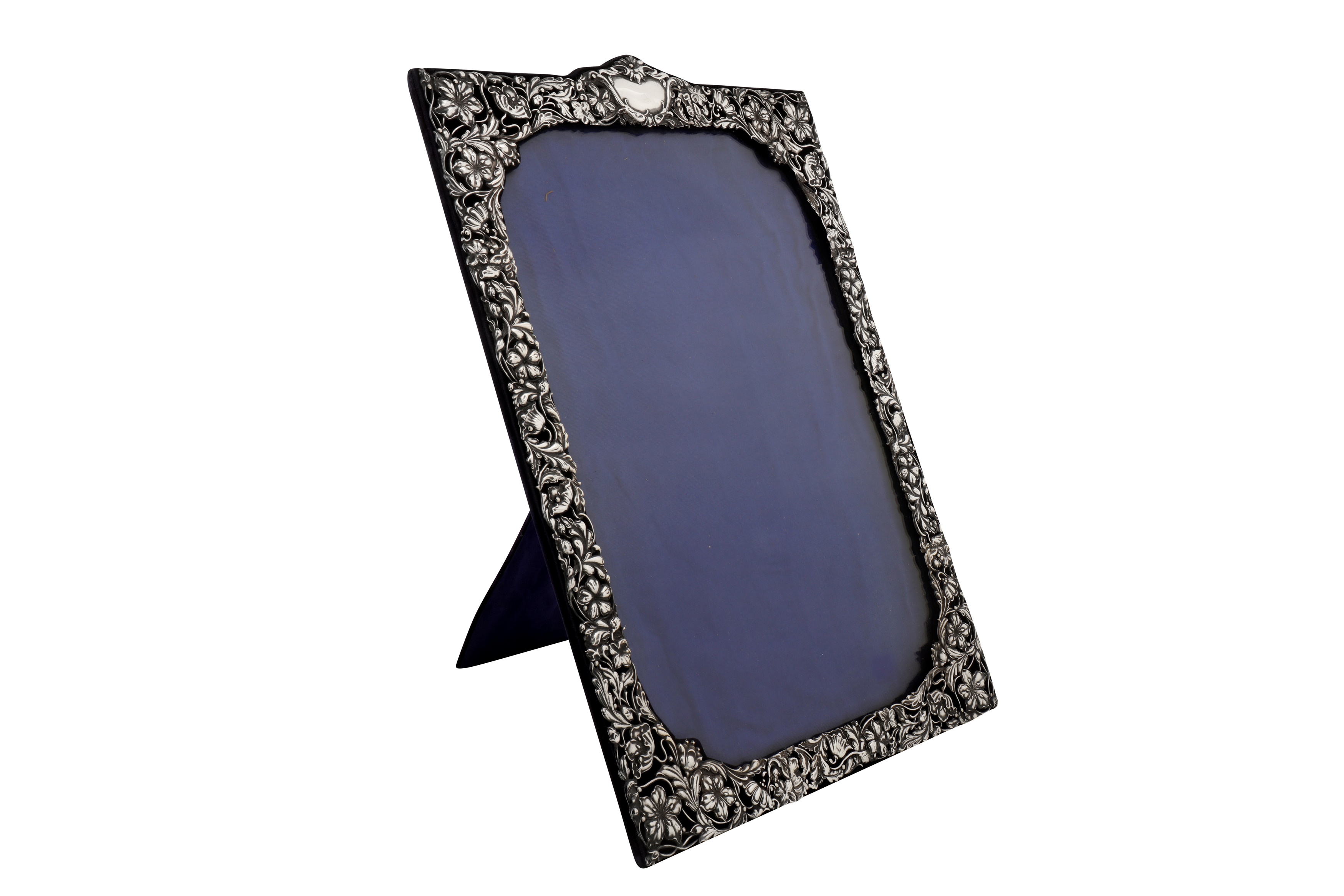 An Edwardian sterling silver photograph or mirror frame, Birmingham 1902 by Henry Matthews - Image 2 of 5