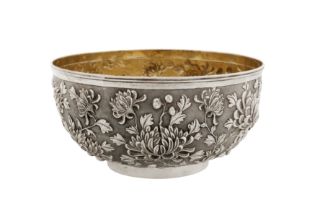 A late 19th / early 20th century Chinese export silver bowl, Canton circa 1900 by Yu Yao He, retaile