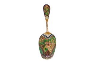 A Nicholas II early 20th century Russian cloisonné enamel and 84 zolotnik silver gilt sugar spoon, M