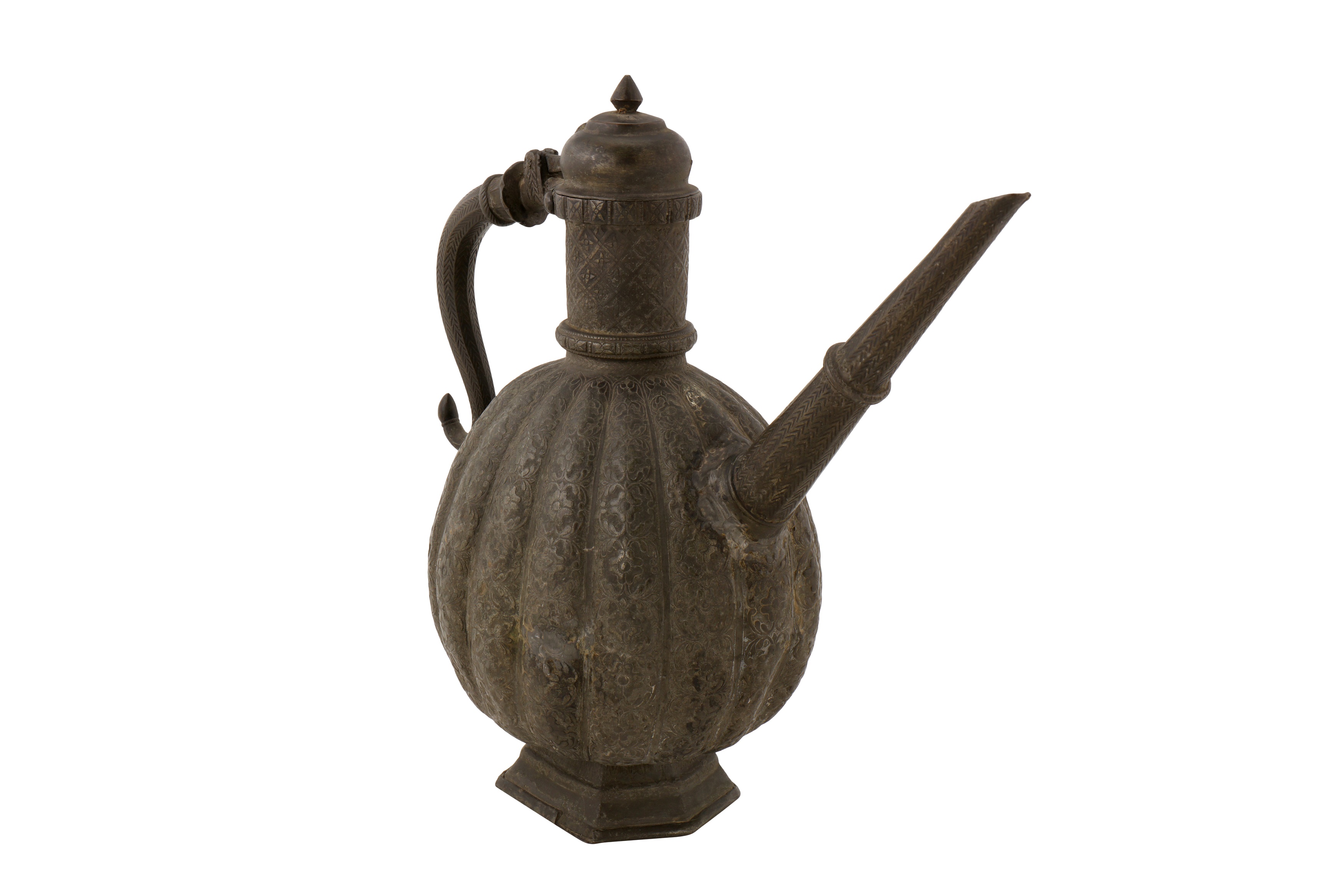 A FINE 18TH CENTURY NORTH INDIAN MUGHAL TINNED COPPER EWER - Image 4 of 4