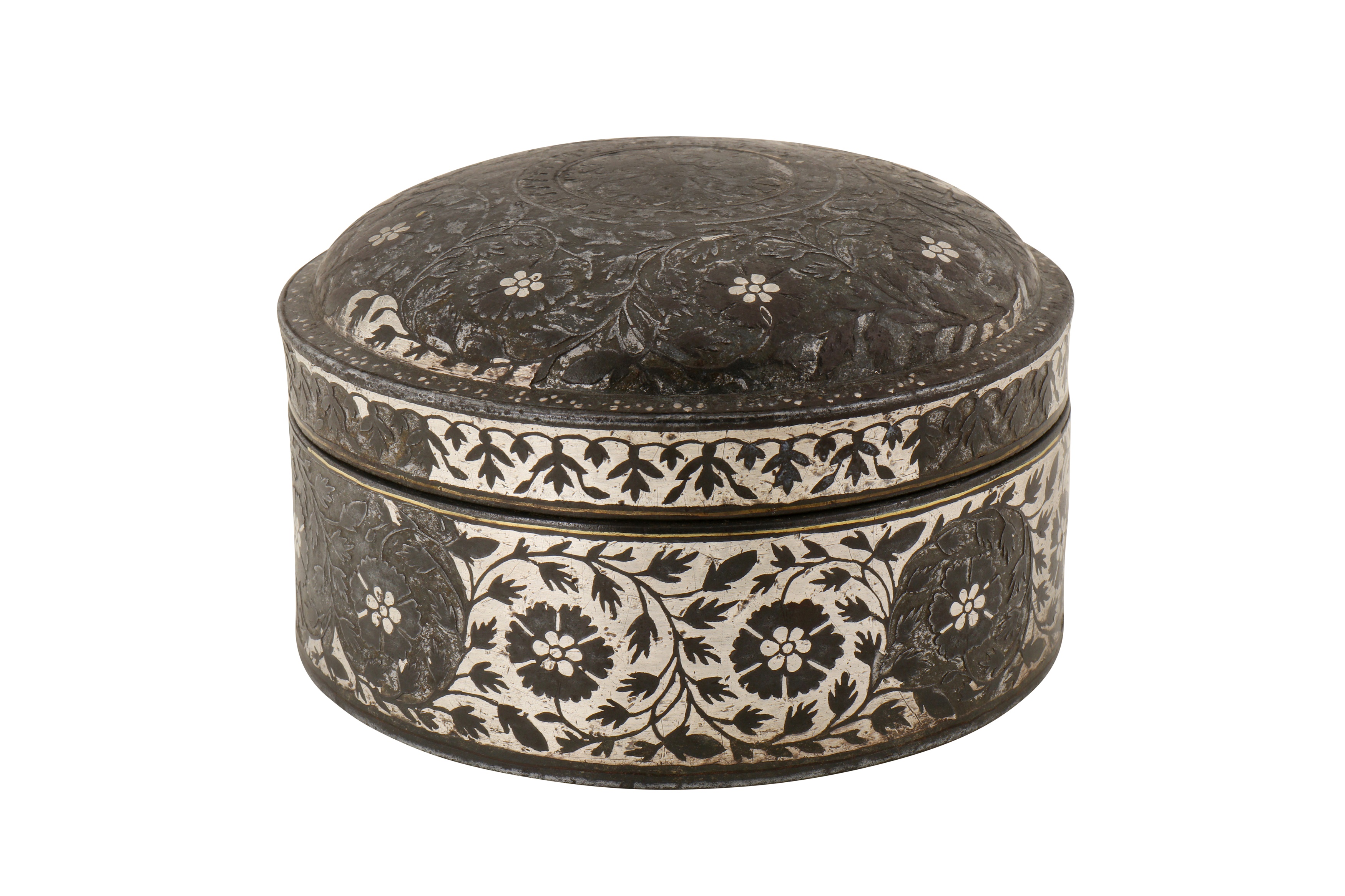 AN INDIAN 17TH CENTURY BIDRI BOX