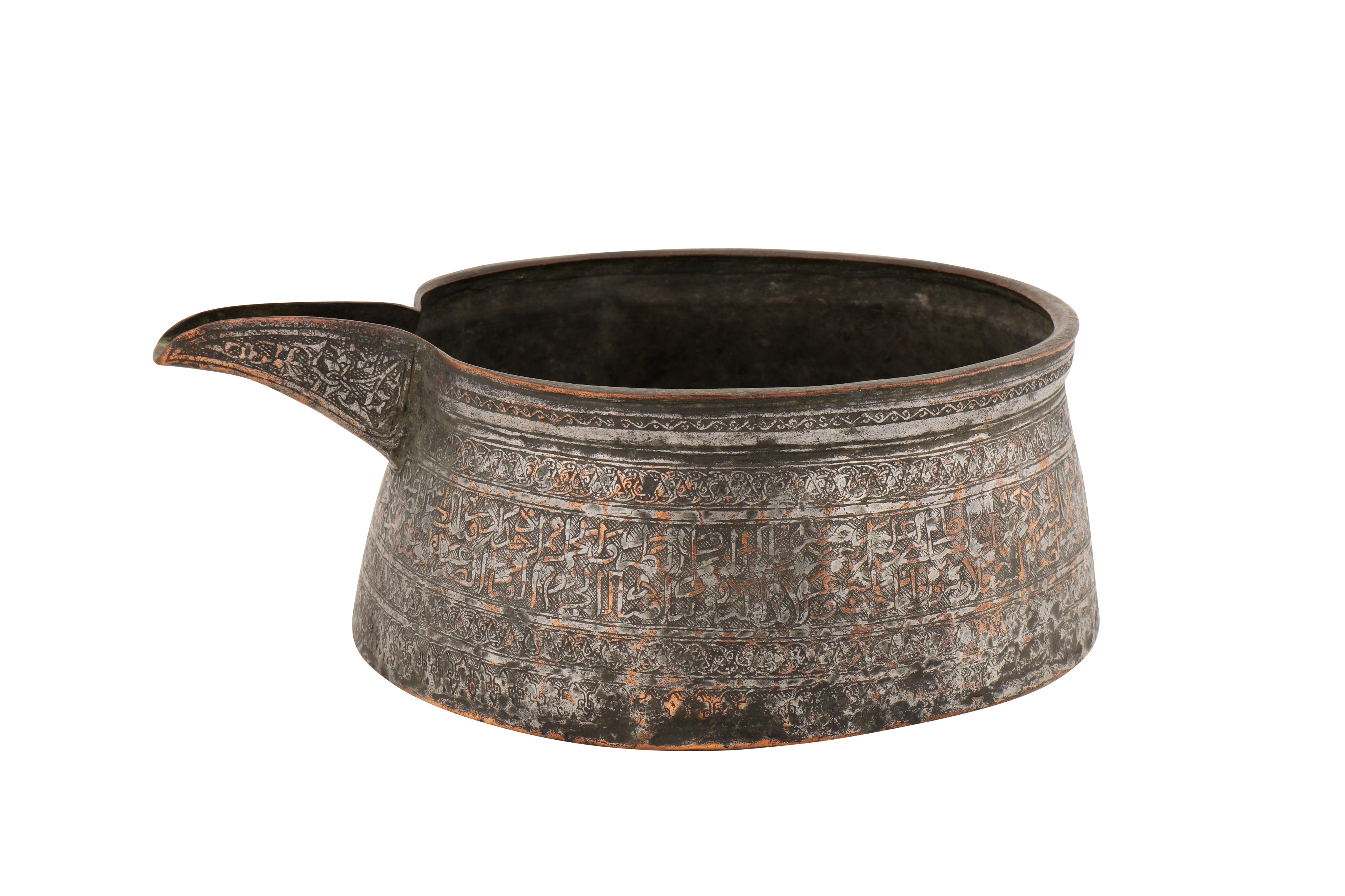 A 14TH-15TH CENTURY SYRIAN MAMLUK TINNED COPPER SPOUTED BOWL - Image 3 of 5