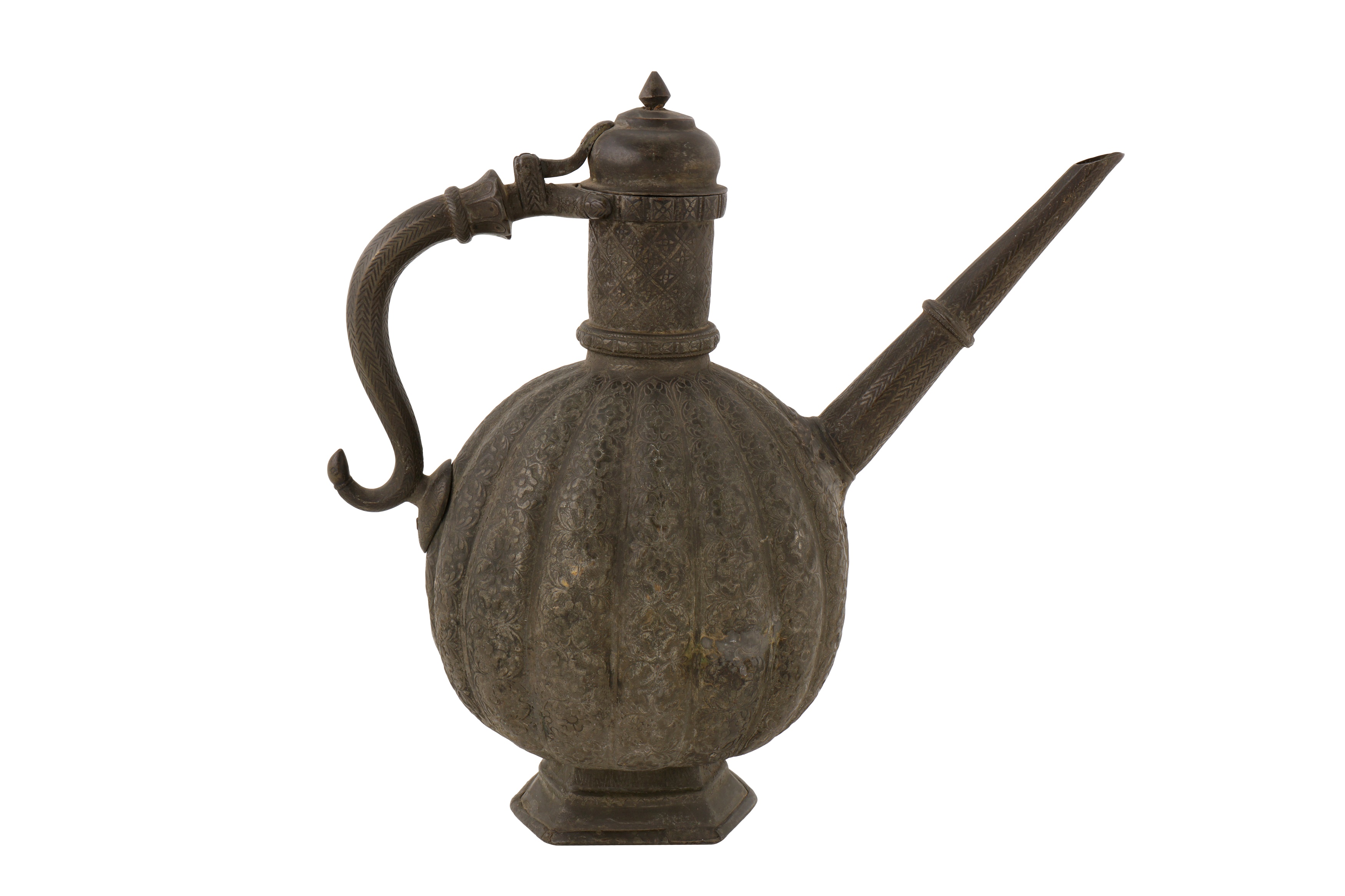 A FINE 18TH CENTURY NORTH INDIAN MUGHAL TINNED COPPER EWER - Image 2 of 4