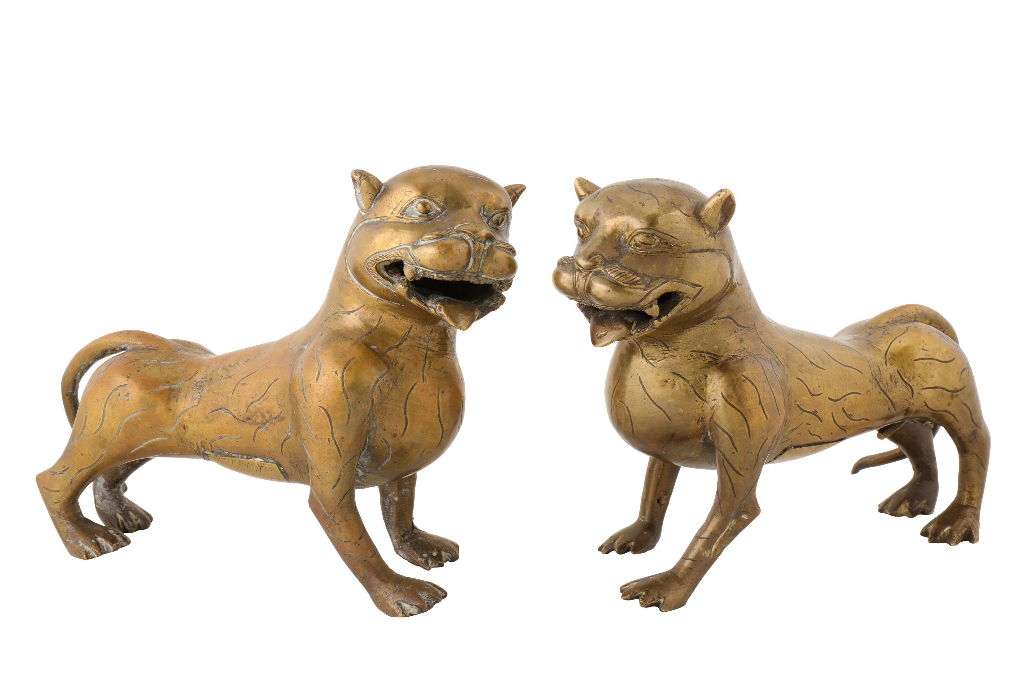 A PAIR OF 18TH CENTURY DECCAN BRONZE MODELS OF TIGERS - Image 2 of 3