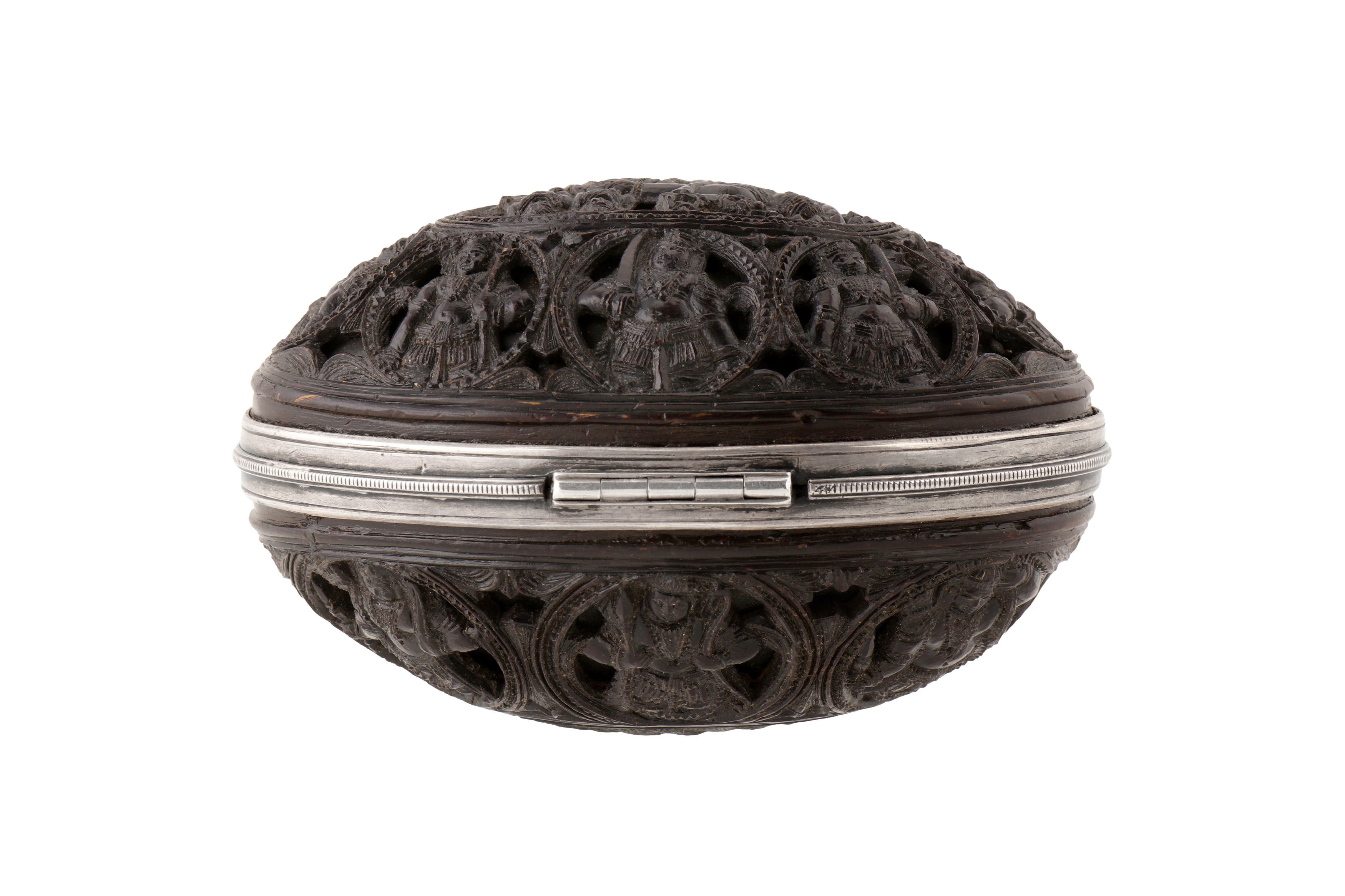 A VERY FINE 18TH-19TH CENTURY SOUTH INDIAN OR SINHALESE COCONUT MOUNTED SILVER BOX - Image 4 of 4