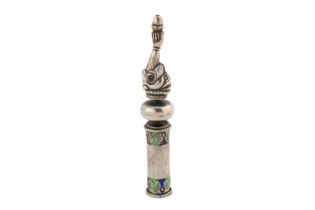 AN INDIAN 20TH CENTURY SILVER AND ENAMEL HUQQA MOUTHPIECE