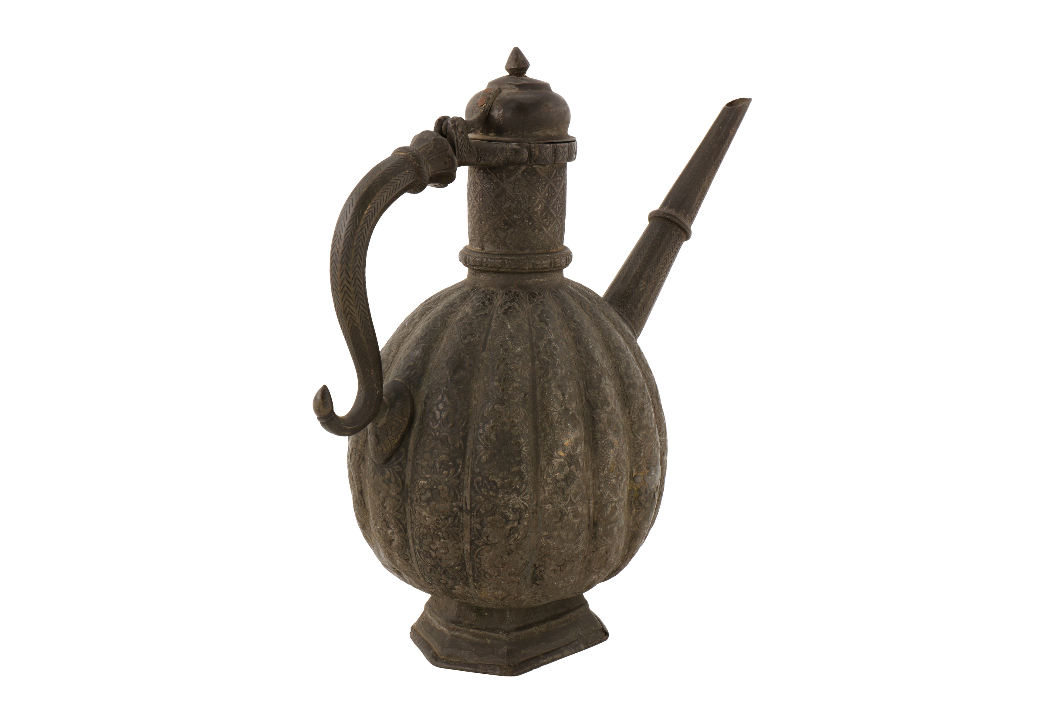 A FINE 18TH CENTURY NORTH INDIAN MUGHAL TINNED COPPER EWER - Image 3 of 4