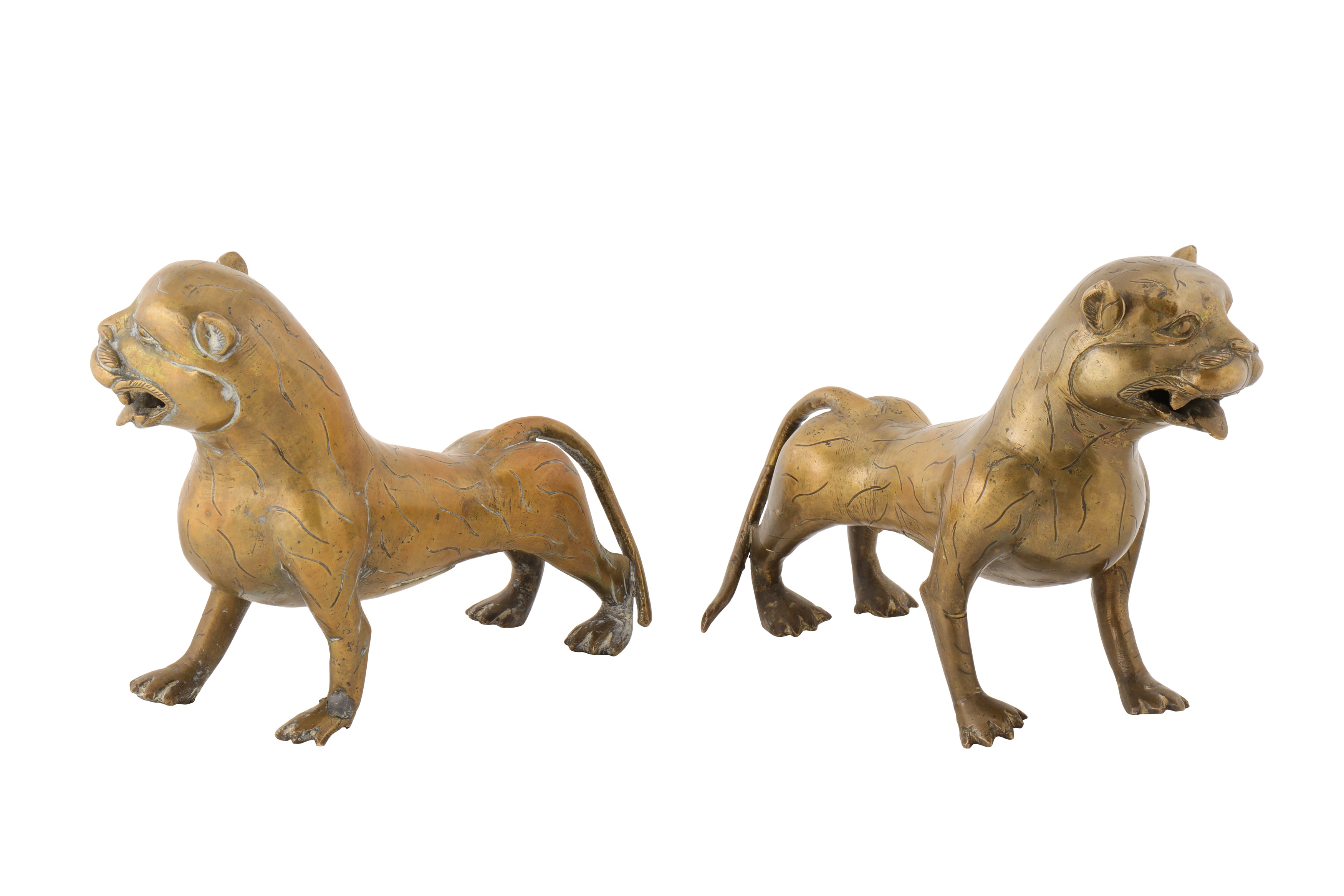 A PAIR OF 18TH CENTURY DECCAN BRONZE MODELS OF TIGERS - Image 3 of 3