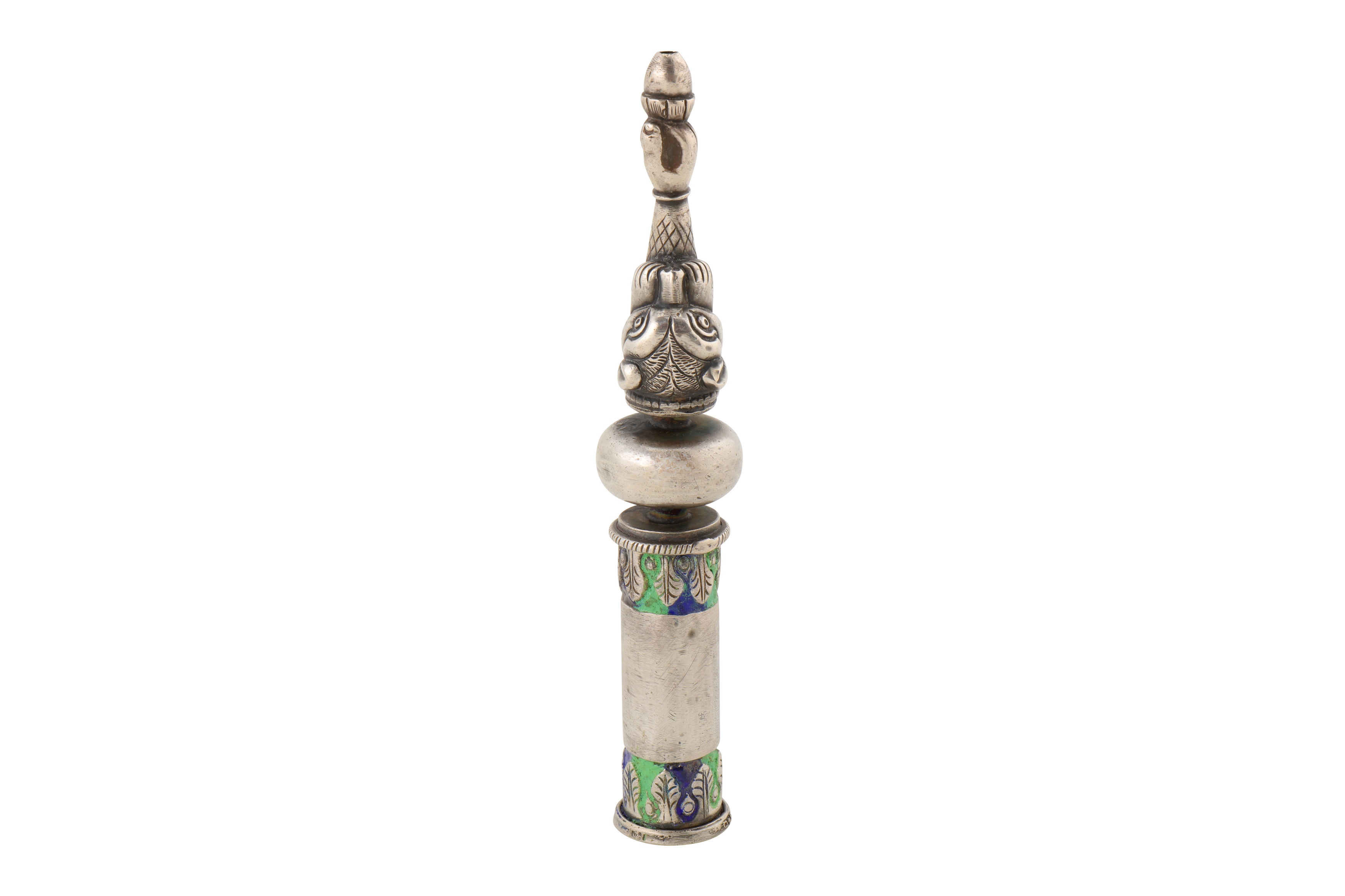 AN INDIAN 20TH CENTURY SILVER AND ENAMEL HUQQA MOUTHPIECE - Image 4 of 4