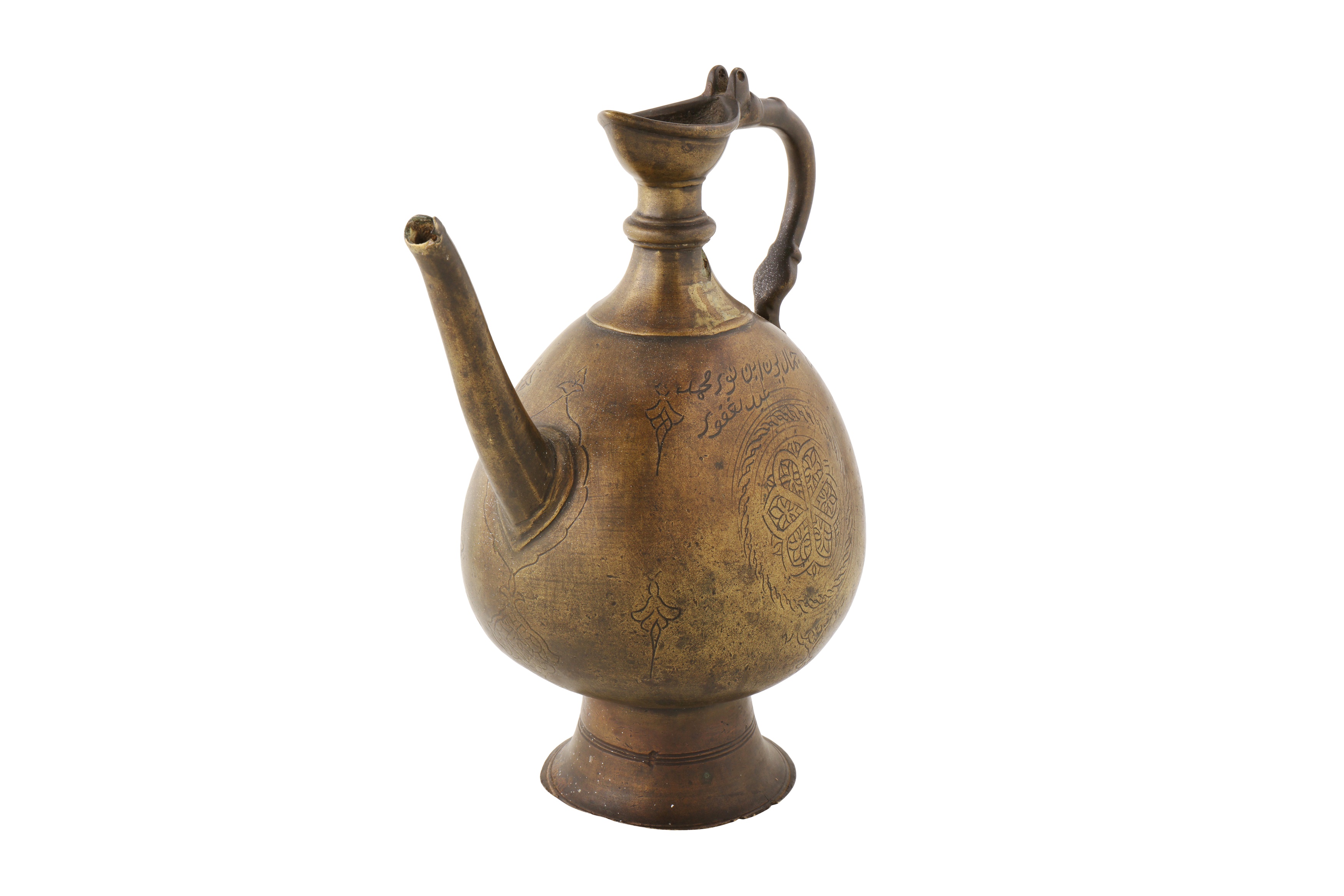 A 16TH CENTURY MUGHAL BRASS EWER WITH HANDLE - Image 2 of 3