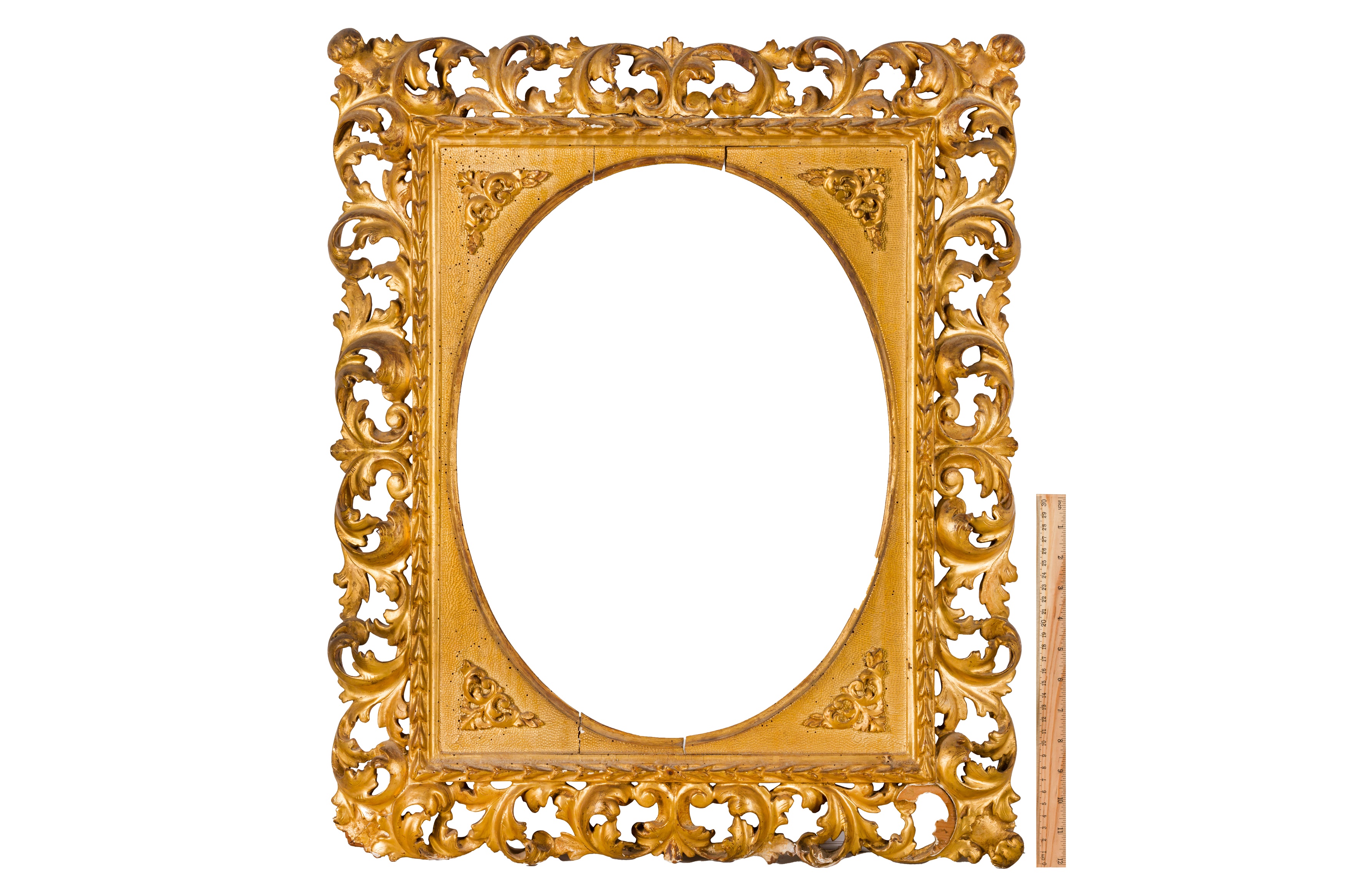 A FLORENTINE 19TH CENTURY CARVED, PIERCED, SWEPT AND GILDED FRAME - Image 4 of 4