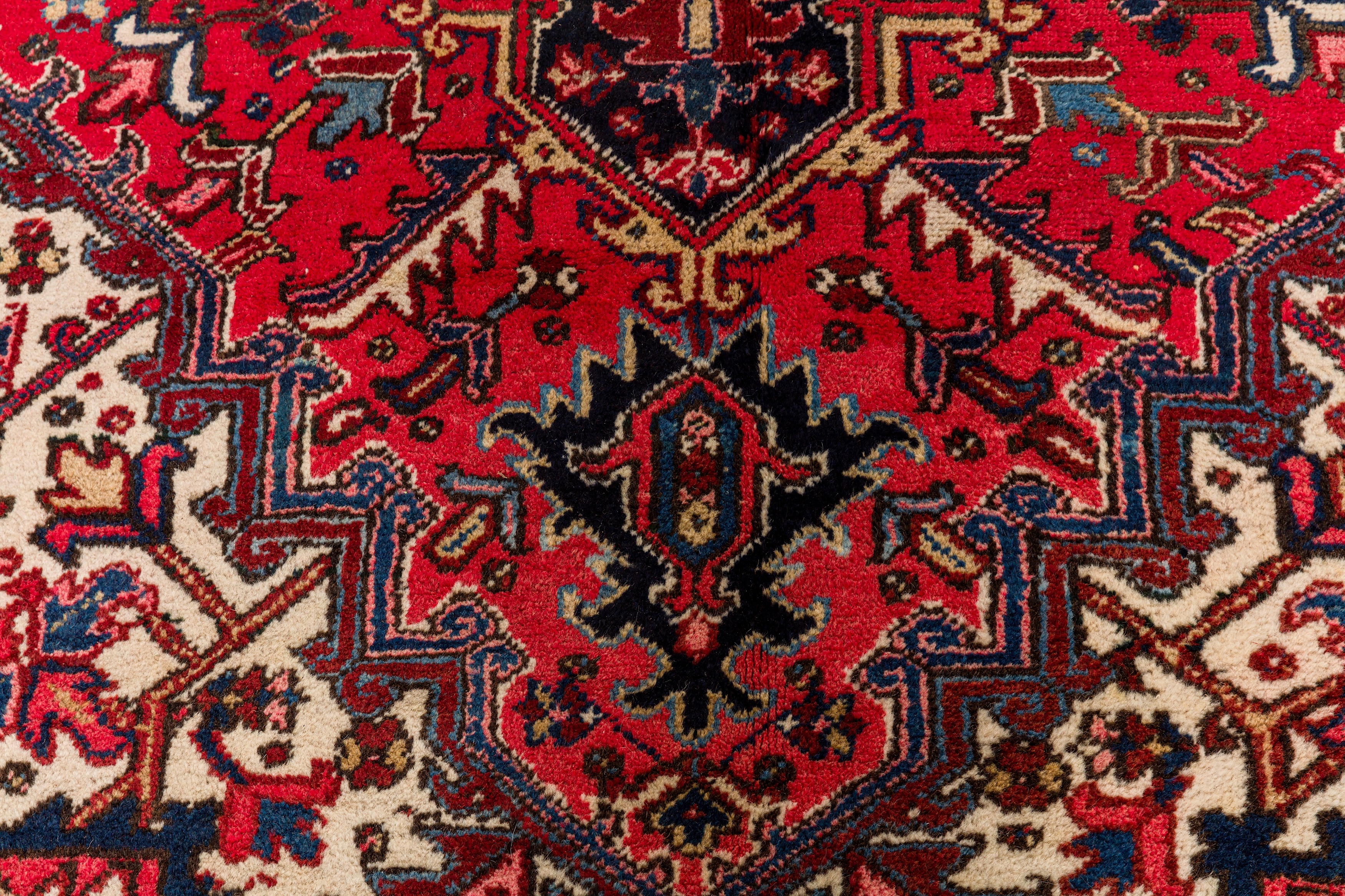 A FINE HERIZ CARPET, NORTH-WEST PERSIA - Image 5 of 8