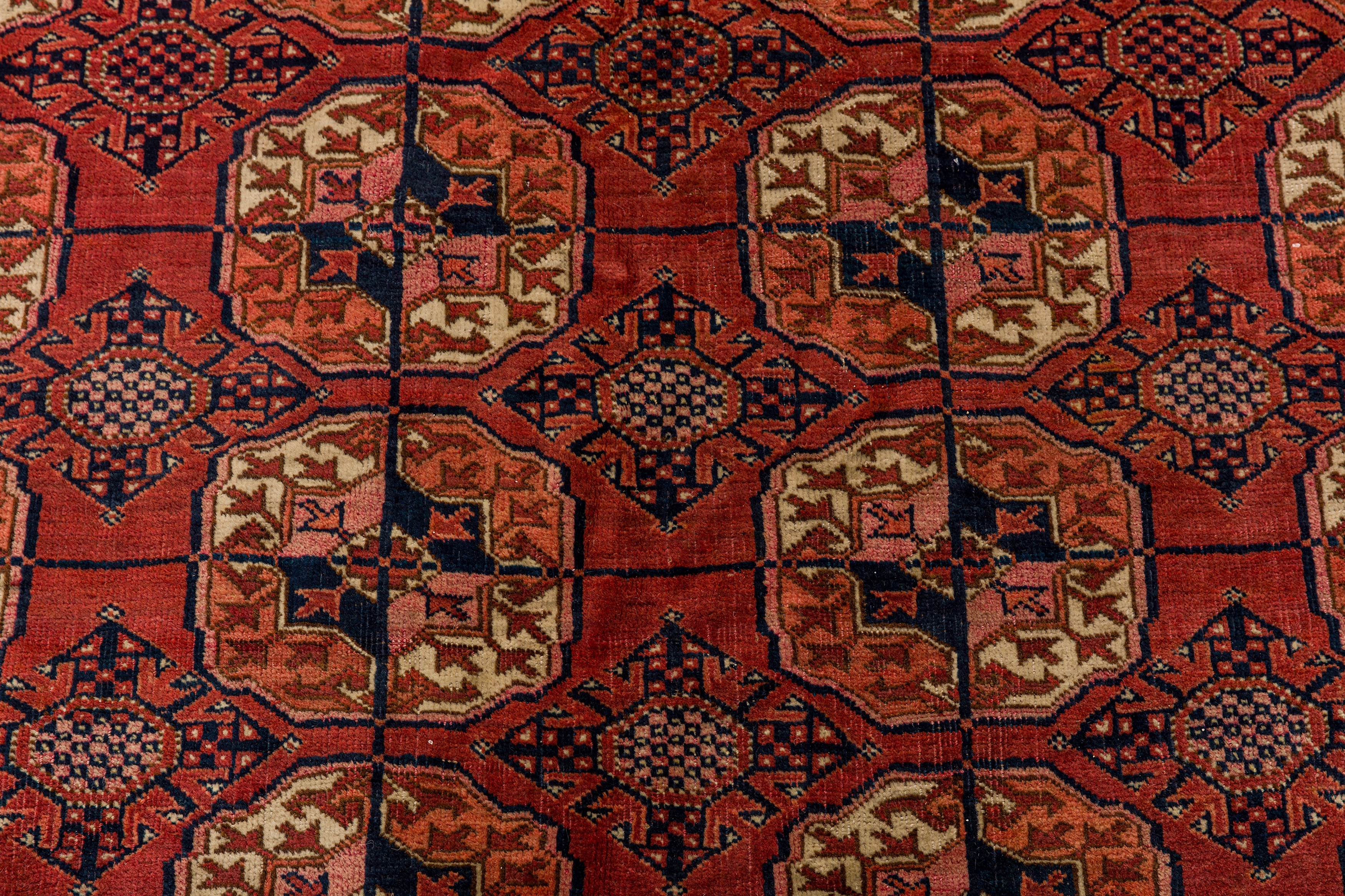 AN ANTIQUE BOKHARA CARPET, TURKMENISTAN - Image 4 of 8