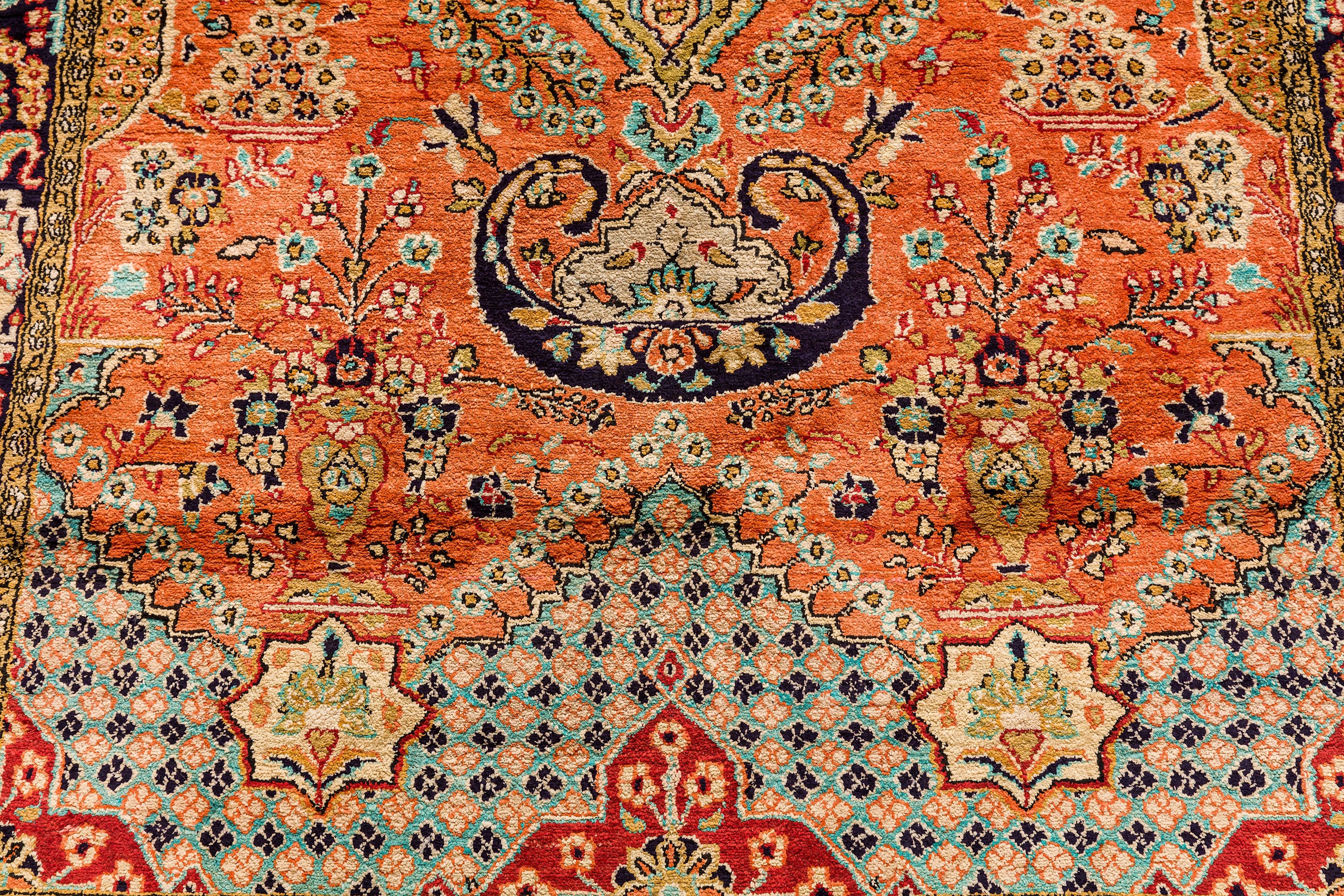 A FINE SILK QUM PRAYER RUG, CENTRAL PERSIA - Image 5 of 8