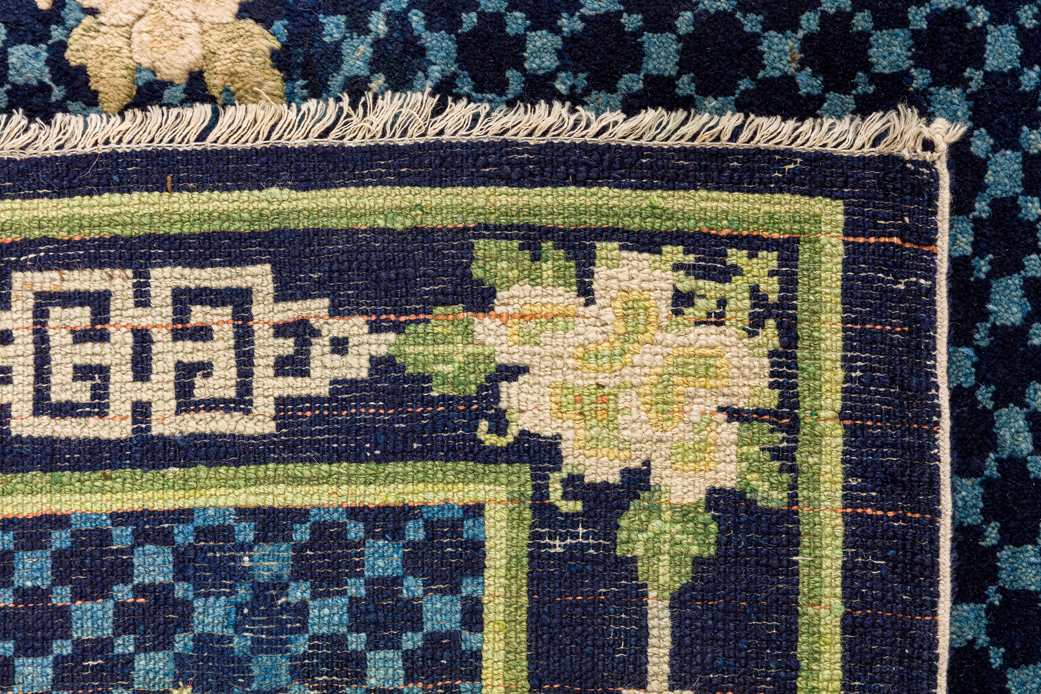 A FINE TIBETAN RUG - Image 8 of 8