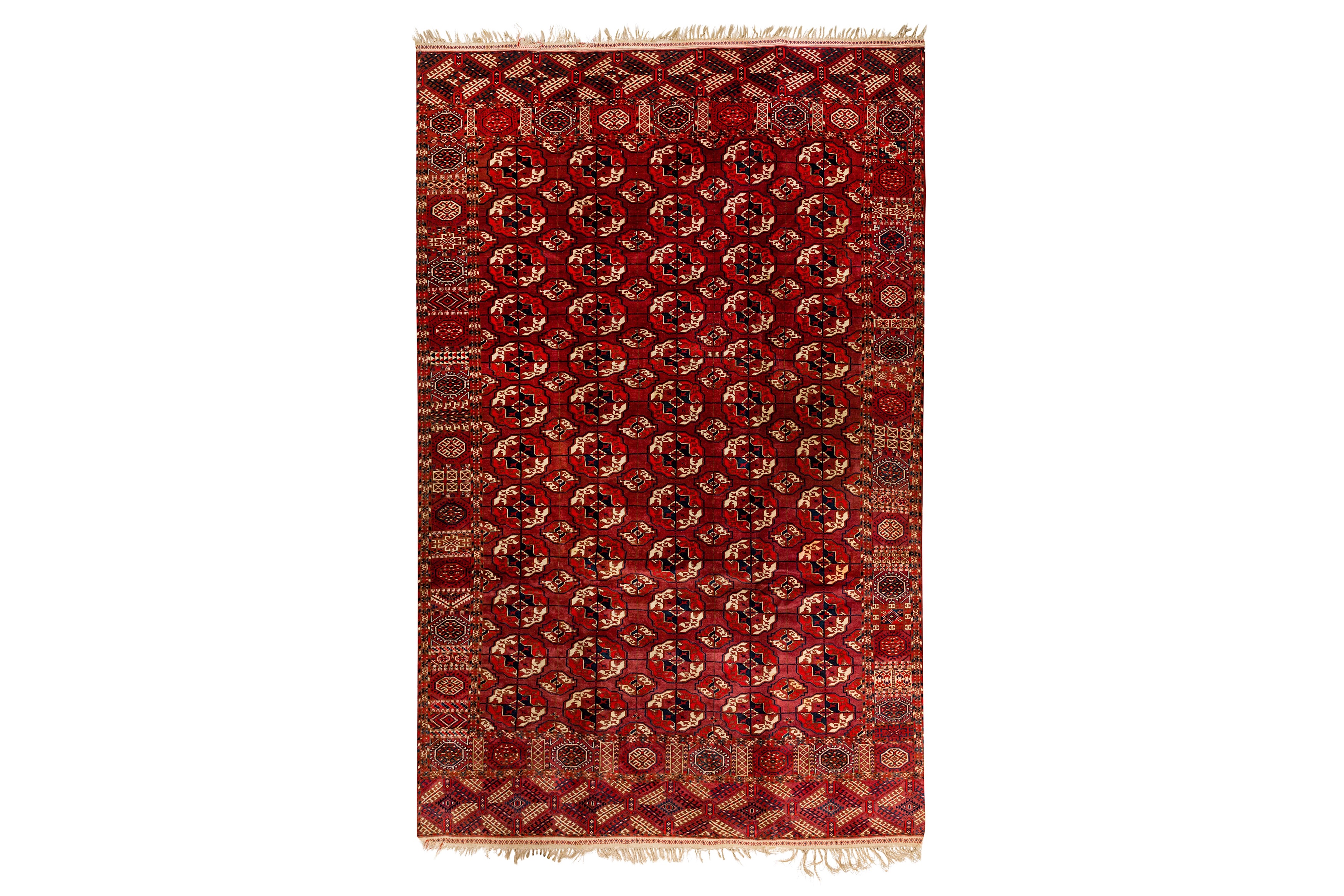 AN ANTIQUE FINE TEKKE BOKHARA CARPET, TURKMENISTAN