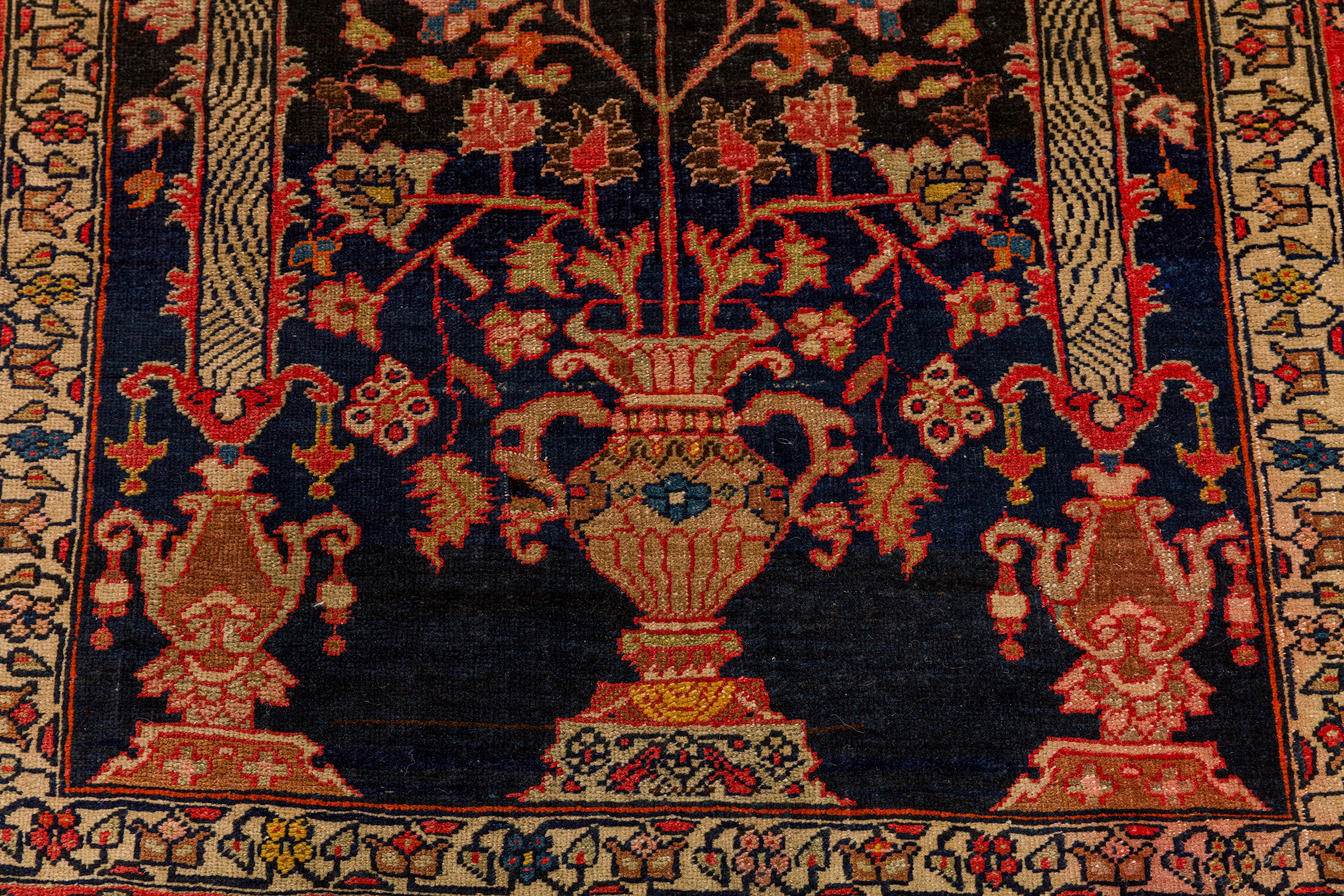 AN ANTIQUE SAROUK-FERAGHAN PRAYER RUG, WEST PERSIA - Image 5 of 8