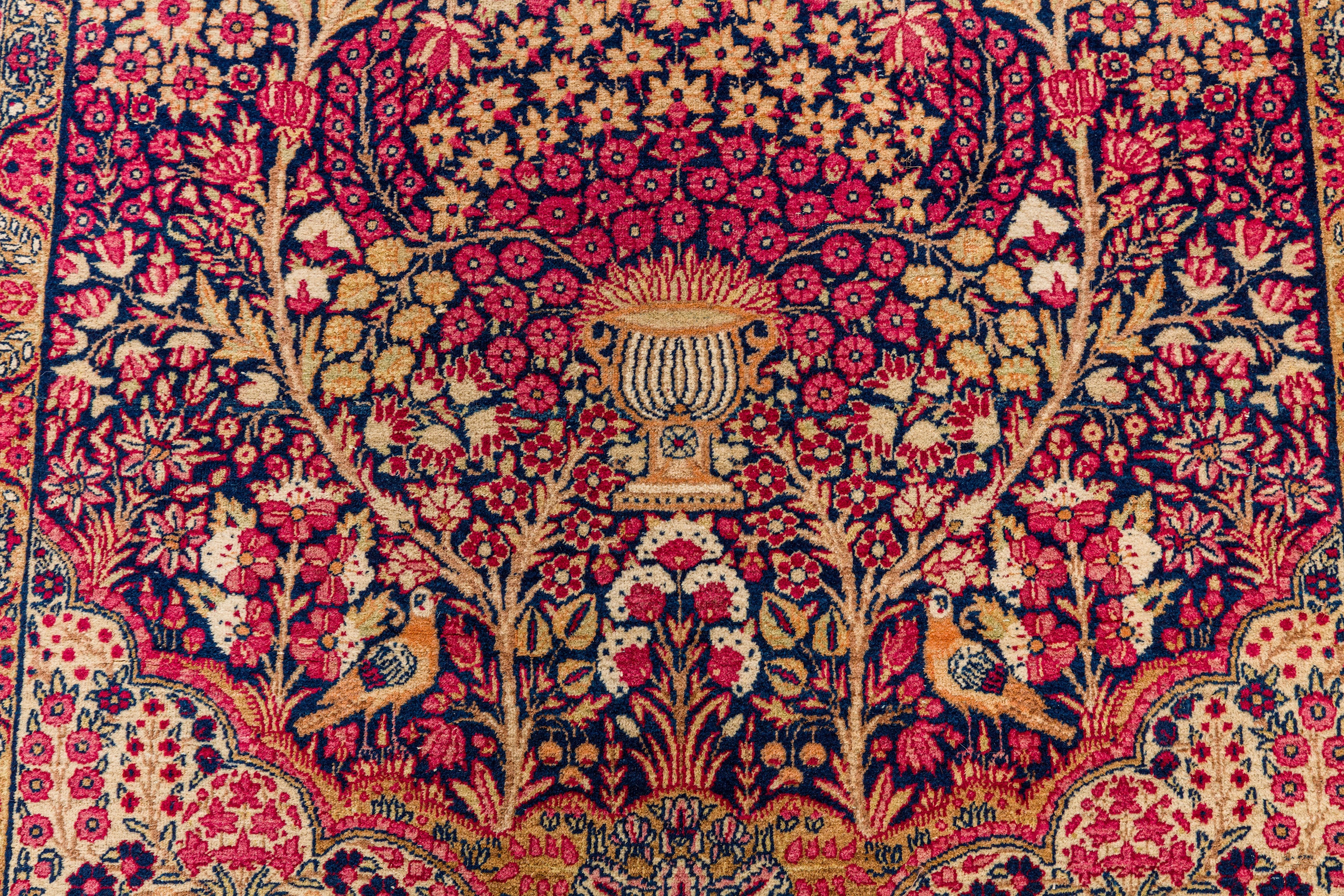 A FINE ANTIQUE KIRMAN LAVER PRAYER RUG, SOUTH PERSIA - Image 5 of 9