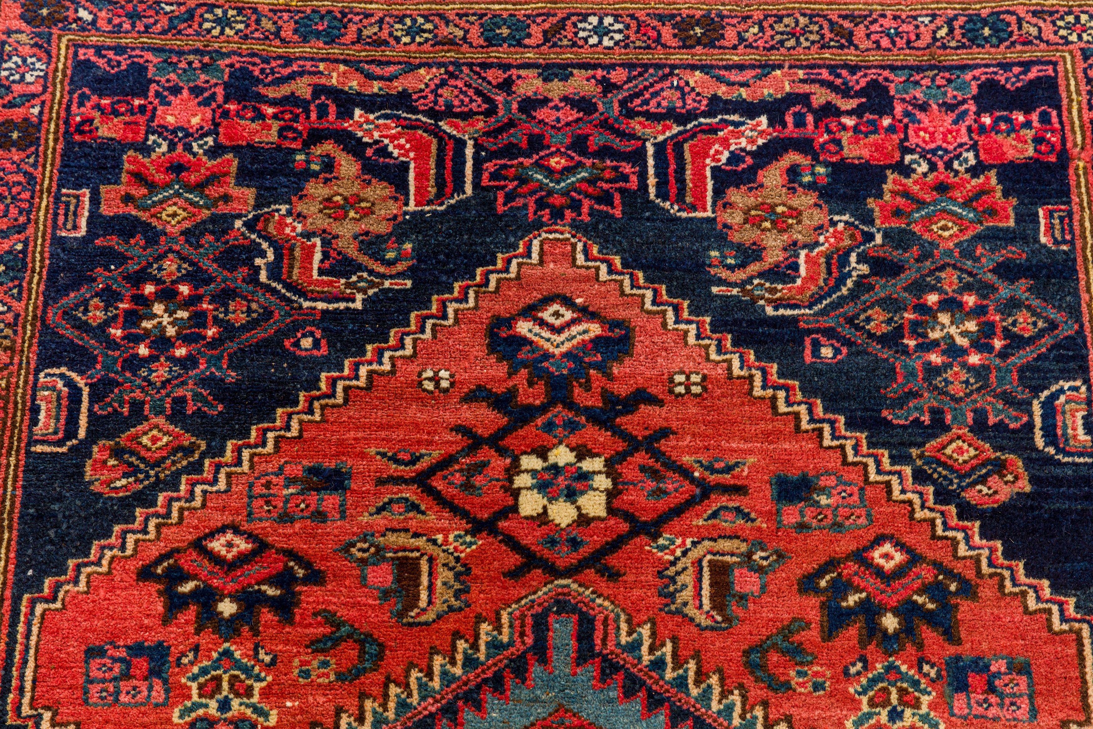 A FINE WEST PERSIAN RUG - Image 3 of 8