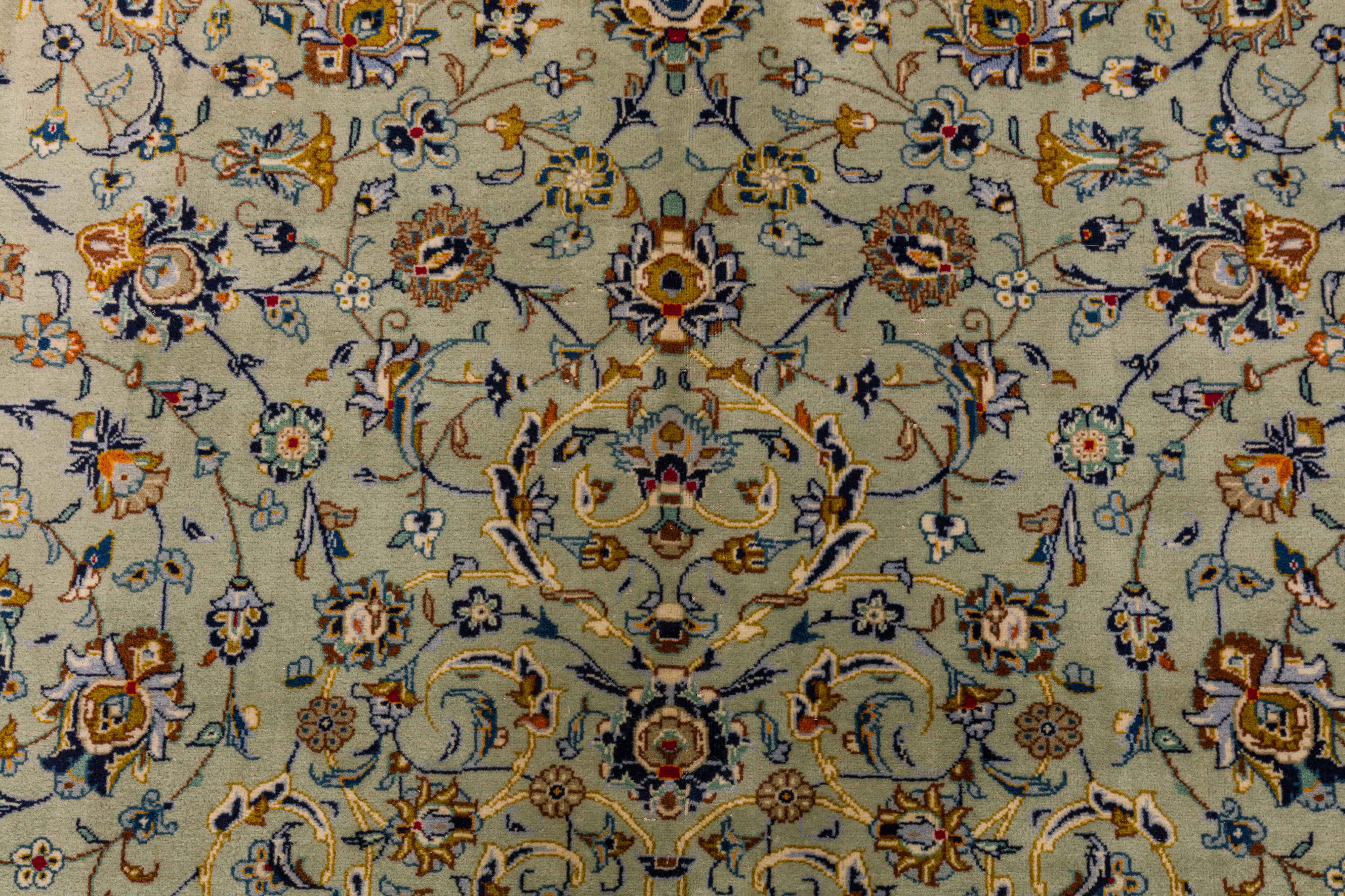 A FINE KASHAN CARPET, CENTRAL PERSIA - Image 4 of 9