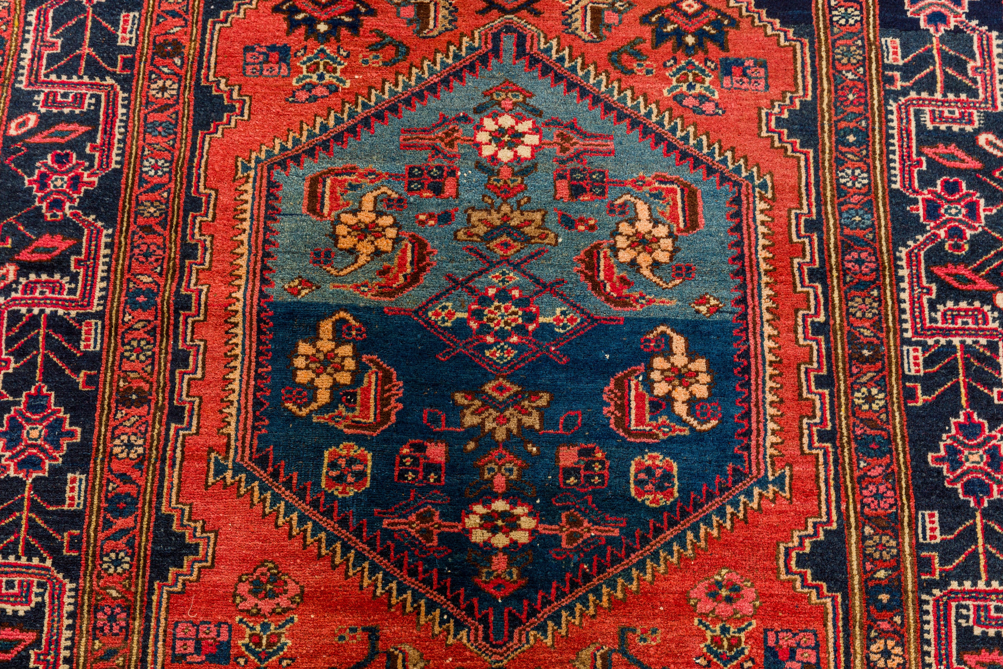 A FINE WEST PERSIAN RUG - Image 4 of 8