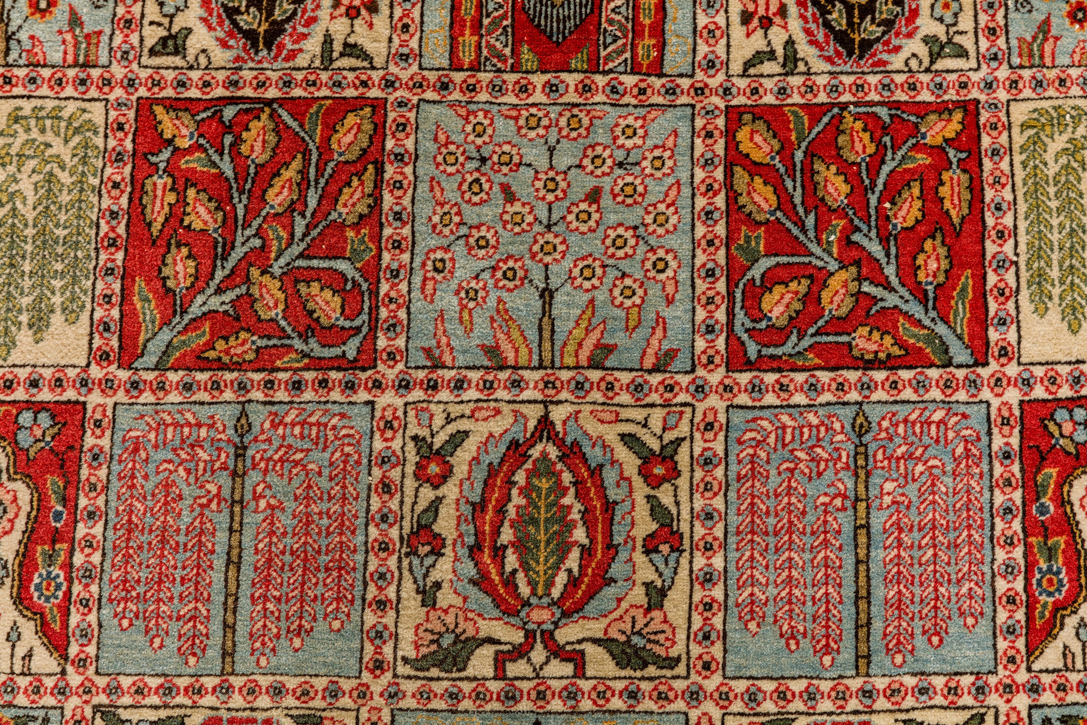 A FINE QUM RUG, CENTRAL PERSIA - Image 4 of 8