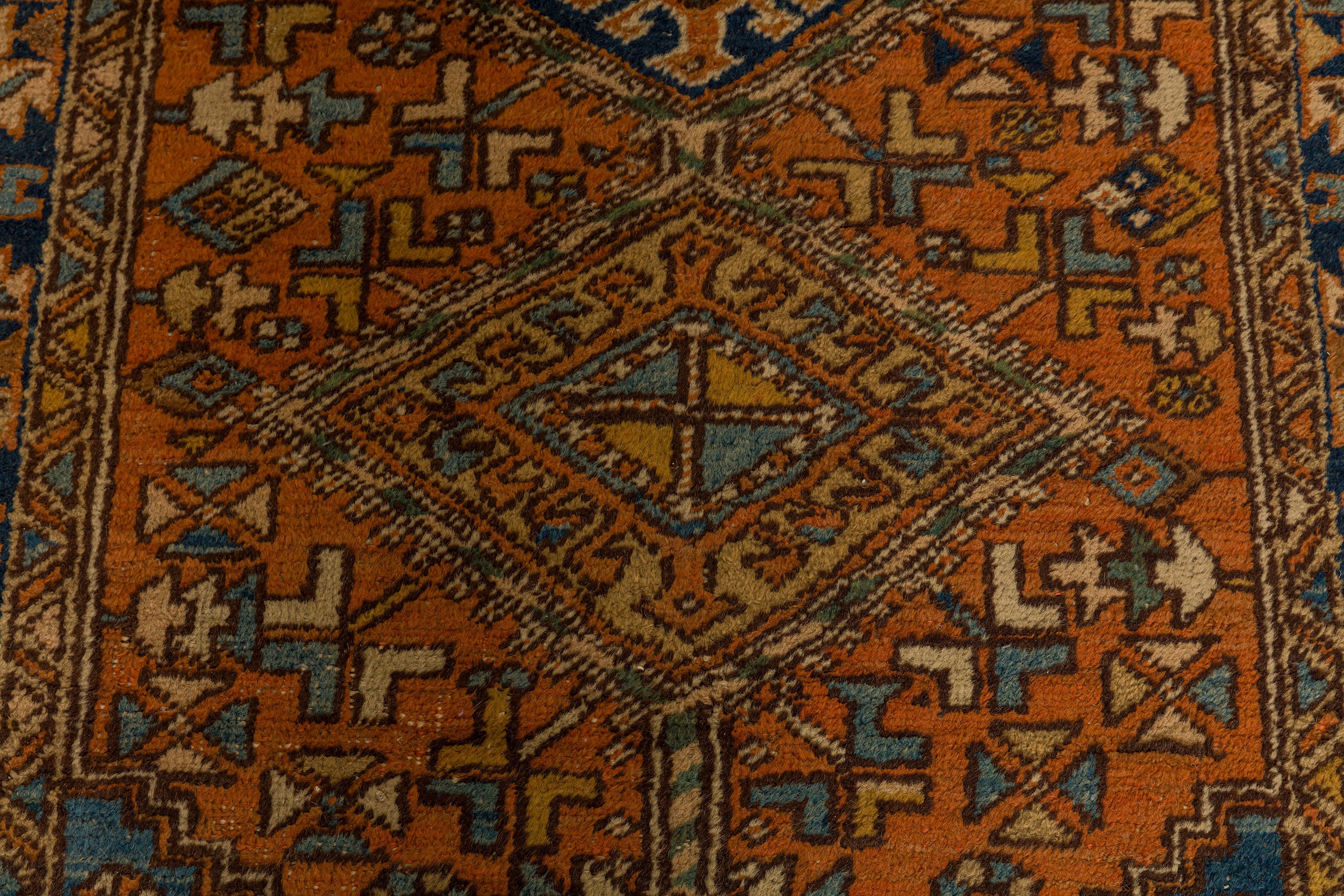 AN ANTIQUE HERIZ RUG, NORTH-WEST PERSIA - Image 5 of 8